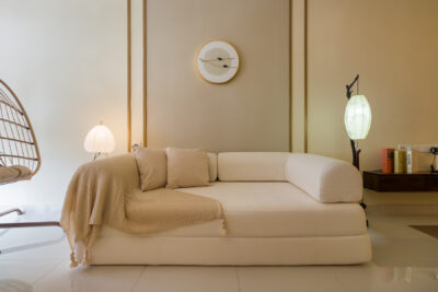 Calm living area at FIVE SENSES – KIP CORE featuring neutral tones, soft lighting, and a minimalist interior concept.