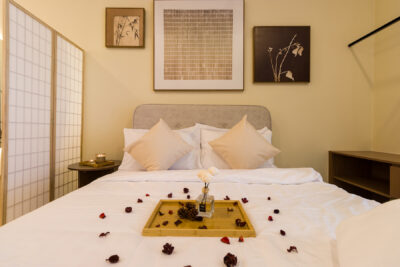 Minimalist bedroom interior at FIVE SENSES – KIP CORE with warm tones, soft furnishings, and balanced lighting.