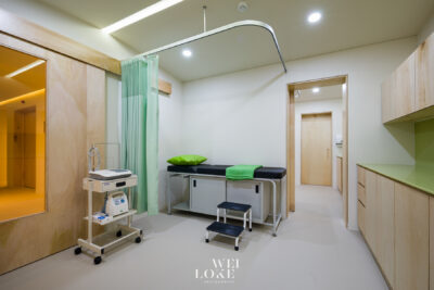 Premium healthcare photography of Medipulih rehabilitation clinic interior.